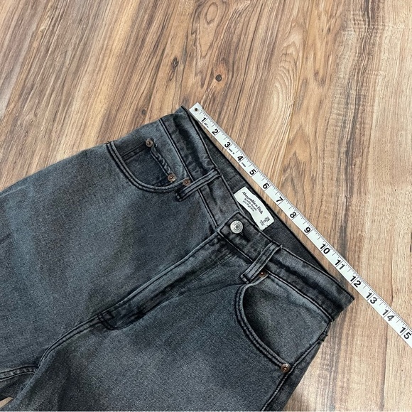 Abercrombie & Fitch Curve Love Ultra High Rise Ankle Straight Jean - Picture 11 of 13